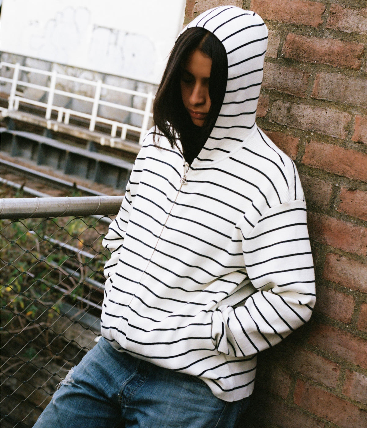 French Knit Hood (White/Navy)
